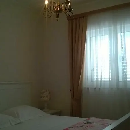 Apartments Vrisak Brist Exterior photo